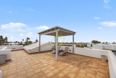 Detached villa boasting panoramic sea views in Playa Blanca