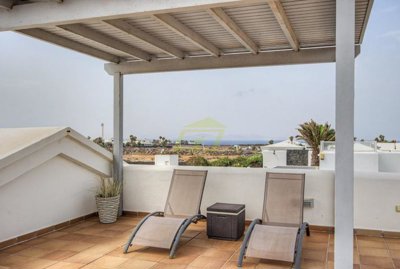 Detached villa boasting panoramic sea views in Playa Blanca