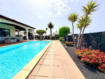Exceptional Roof Terrace with Panoramic Sea Views