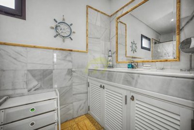 Detached villa boasting panoramic sea views in Playa Blanca