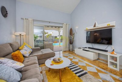 Detached villa boasting panoramic sea views in Playa Blanca