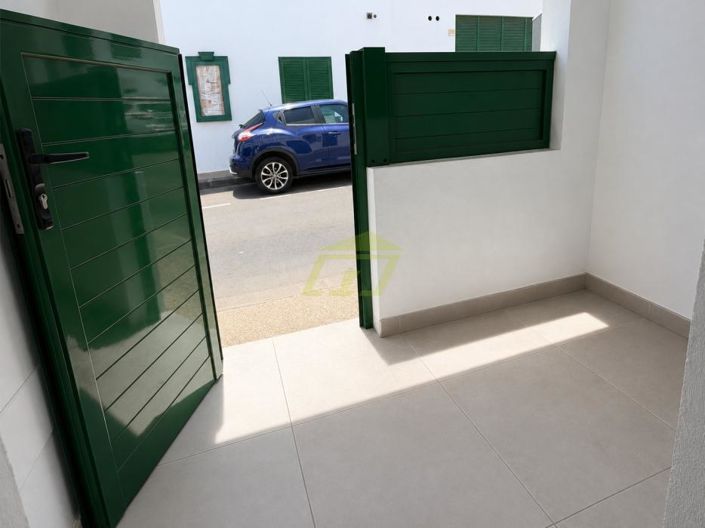 Image No.12-2 Bed Commercial for sale