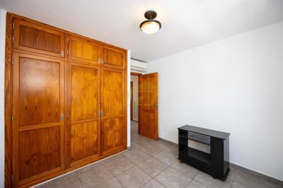 Beautifully renovated semi detached duplex close to the beach
