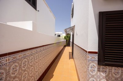 Beautifully renovated semi detached duplex close to the beach