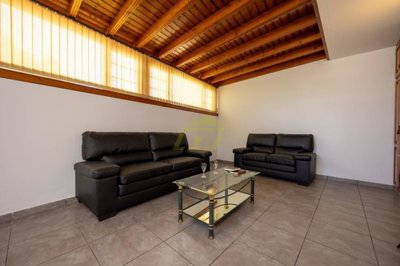 Beautifully renovated semi detached duplex close to the beach