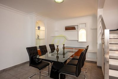 Beautifully renovated semi detached duplex close to the beach