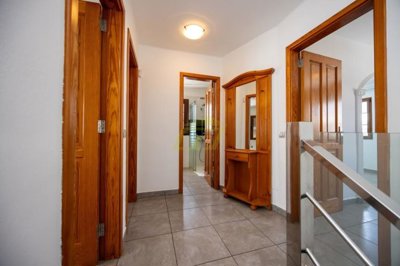Beautifully renovated semi detached duplex close to the beach