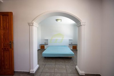 Beautifully renovated semi detached duplex close to the beach