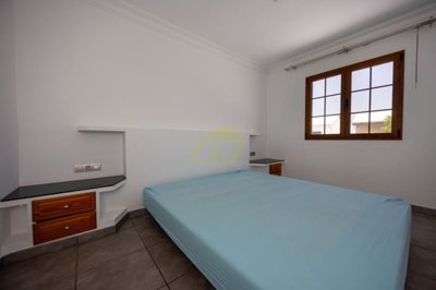 Beautifully renovated semi detached duplex close to the beach