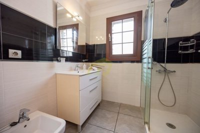 Beautifully renovated semi detached duplex close to the beach