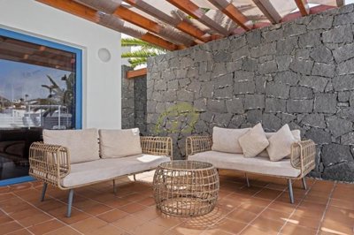 Playa Blanca villa with pool, garage and investment potential