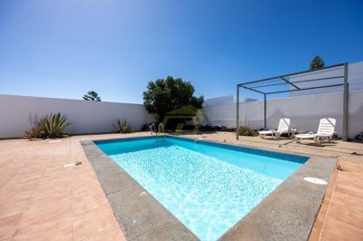 Detached 3-Bedroom villa with private pool and large plot