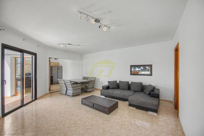 Image No.2-3 Bed Villa for sale