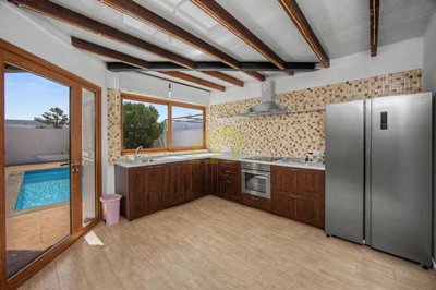 Detached 3-Bedroom villa with private pool and large plot
