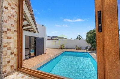 Detached 3-Bedroom villa with private pool and large plot