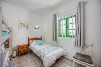 Frontline property with sea views and communal pool