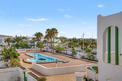 Frontline property with sea views and communal pool