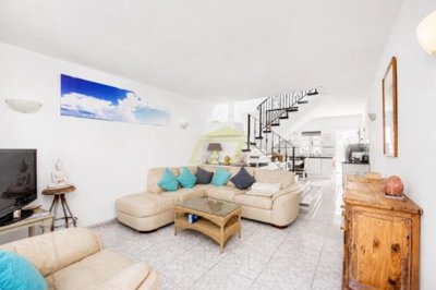 Frontline property with sea views and communal pool