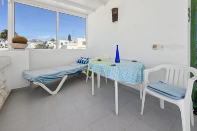 A detached apartment with panoramic views to the ocean and mountains