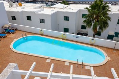 Cosy ground floor apartment with pool access and ocean views