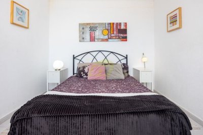 Cosy ground floor apartment with pool access and ocean views