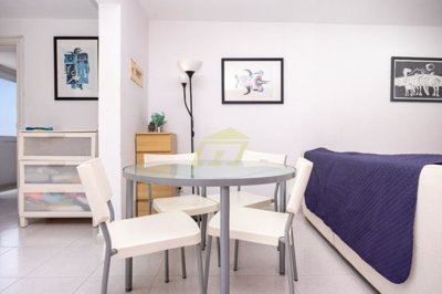 Cosy ground floor apartment with pool access and ocean views
