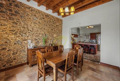 Exclusive refurbished villa in Tinajo