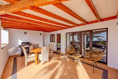 Beautifully Maintained Home with Excellent Outdoor Living