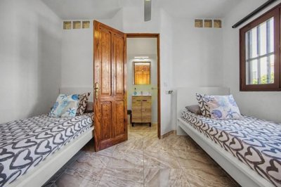 Beautifully renovated 2 bedroom corner plot bungalow in the sought-after Playa Bastián complex
