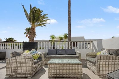 Beautifully renovated 2 bedroom corner plot bungalow in the sought-after Playa Bastián complex