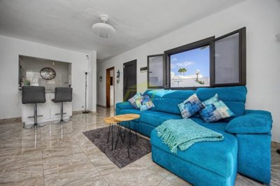 Beautifully renovated 2 bedroom corner plot bungalow in the sought-after Playa Bastián complex