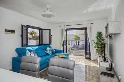 Beautifully renovated 2 bedroom corner plot bungalow in the sought-after Playa Bastián complex