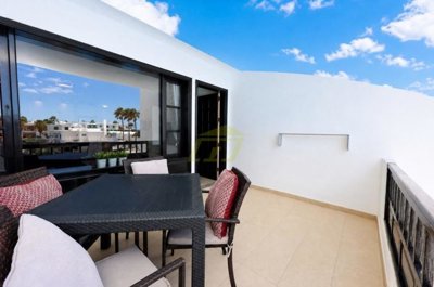 Sea view upper floor apartment with pool