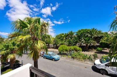 Sea view upper floor apartment with pool