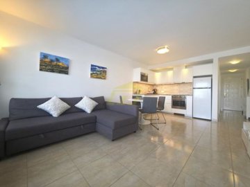 Sea view upper floor apartment with pool