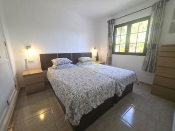 Sea view upper floor apartment with pool