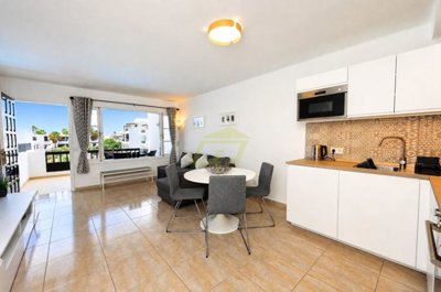 Sea view upper floor apartment with pool