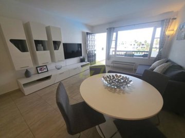 Sea view upper floor apartment with pool
