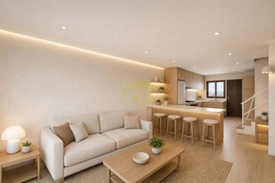Spacious three-bedroom duplex with parking, minutes from Puerto del Carmen beaches