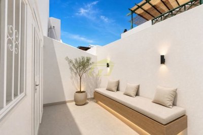 Spacious three-bedroom duplex with parking, minutes from Puerto del Carmen beaches