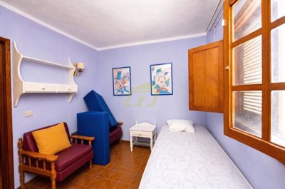 Spacious three-bedroom duplex with parking, minutes from Puerto del Carmen beaches