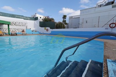 Ground floor property with large terrace moments from the beach