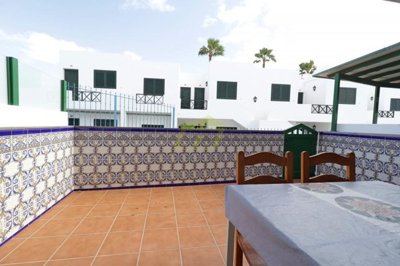 Ground floor property with large terrace moments from the beach