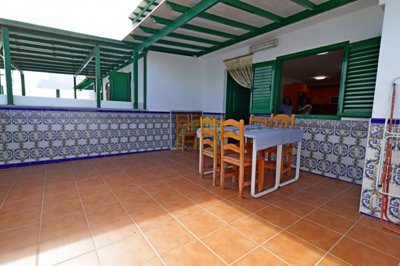 Ground floor property with large terrace moments from the beach