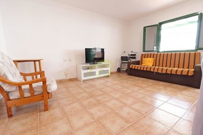 Ground floor property with large terrace moments from the beach