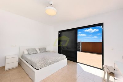 Modern Family Villa on a Generous Plot in Playa Blanca