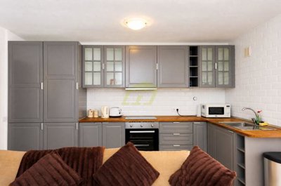 Spacious Ground Floor Apartment Near Old Town