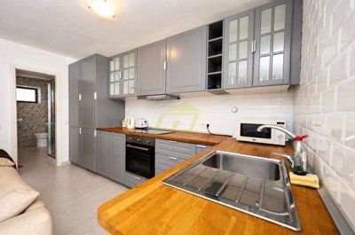Spacious Ground Floor Apartment Near Old Town