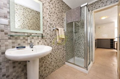 Spacious Ground Floor Apartment Near Old Town