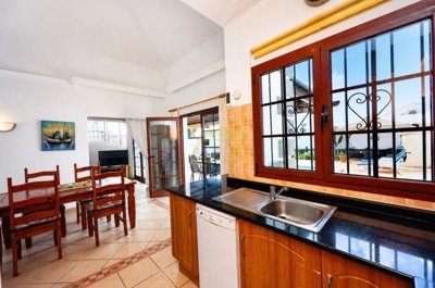 Villa Within Walking Distance of Playa Blanca Centre